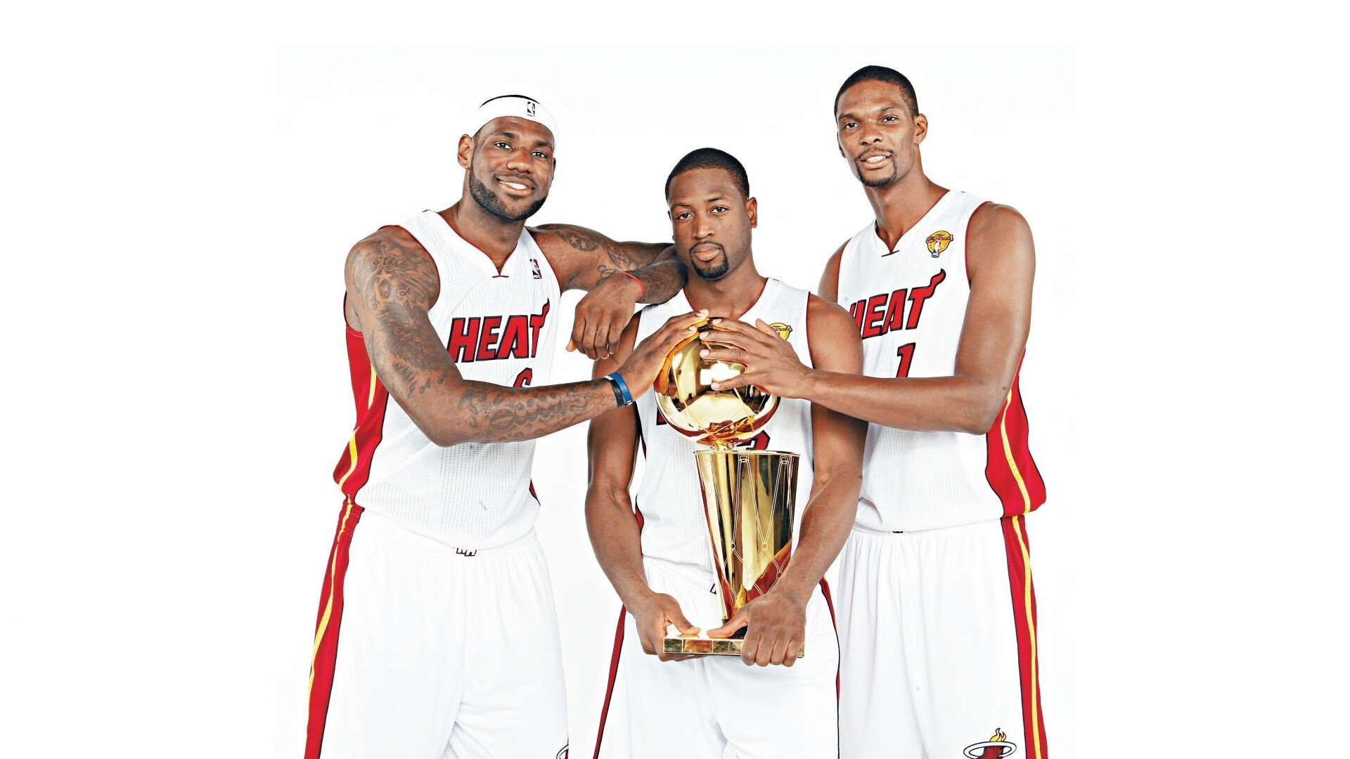 欧冠比赛中的“场外战”——媒体与舆论的角逐,欧冠外围赛分析