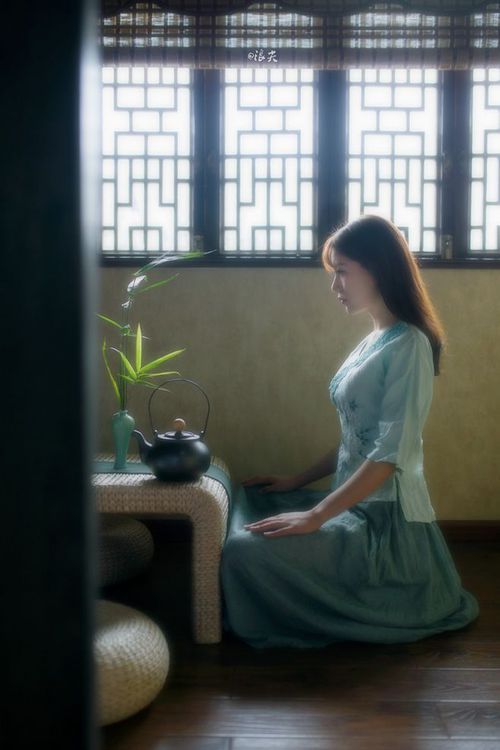 布莱顿防守坚固，海鸥军团全力保住欧战席位，布莱顿海滩