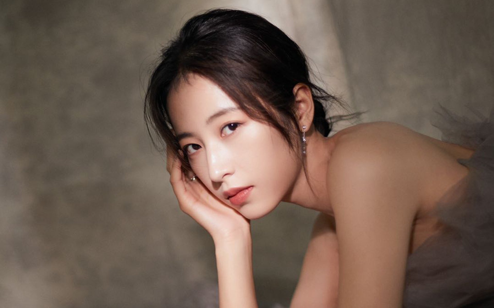 “台球赛事：天府校区体育馆见证完美击球与完美策略”